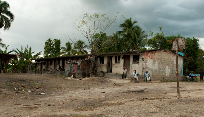 A small rural community of sugarcane workers, known as a batey, in the Dominican Republic. People of both Dominican and Haitian descent live in these communities, with Haitian migrants being the majority. Photo by Leah de Vries of theDCCD Group (Dominican–Canadian Community Development Group), 2011.