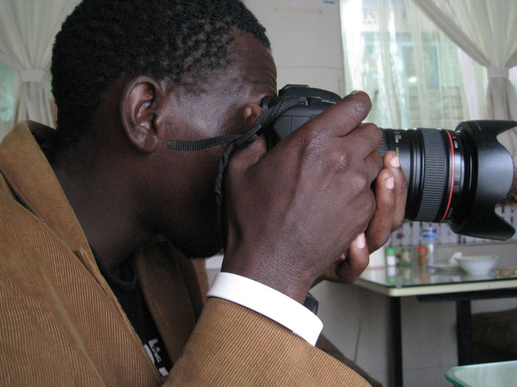 Photographer Kiripi Katembo Siku at work.